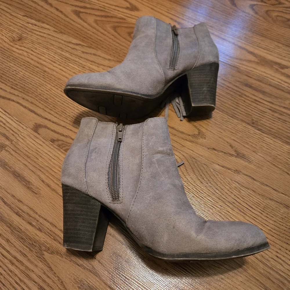 Faded Glory Clover Ankle Boots Gray Heels Faux Suede Fringe Tassels Western 7